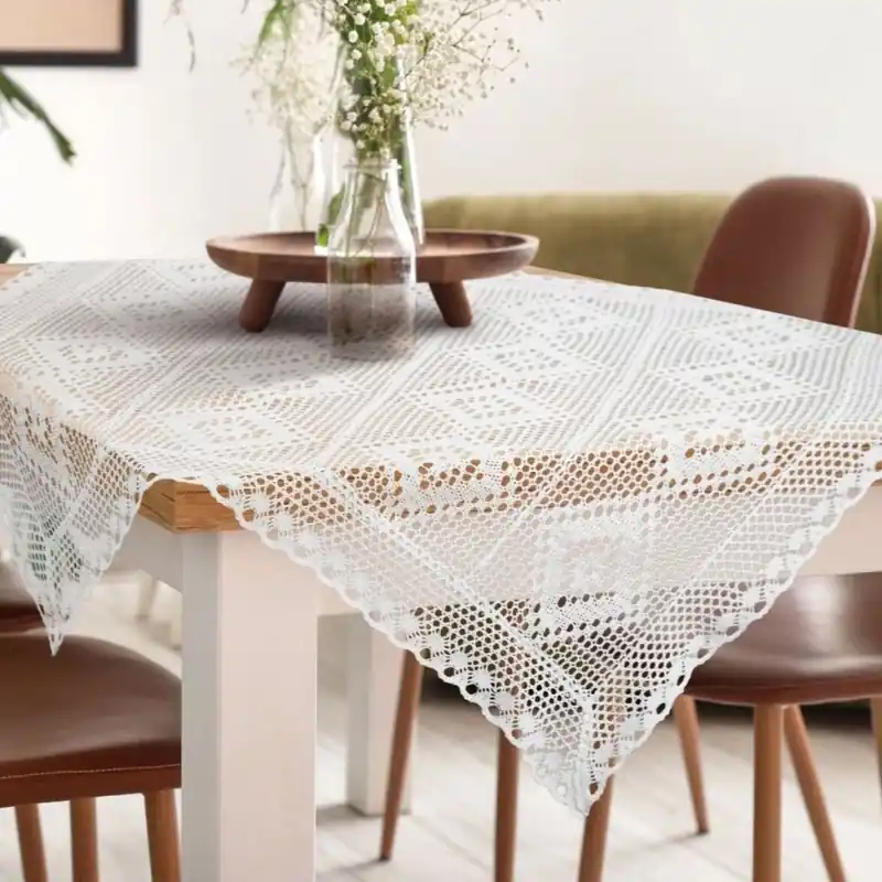Față de masă albă elegantă cu margine de dantelă | Noutate în gamă