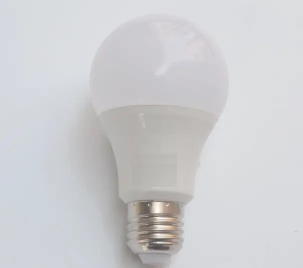 Lansare recentă - Becuri cu LED - 5 bucăți