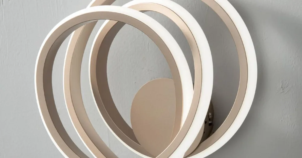 Produs nou lansat - Aplică din metal auriu cu design modern pentru dormitor - Point